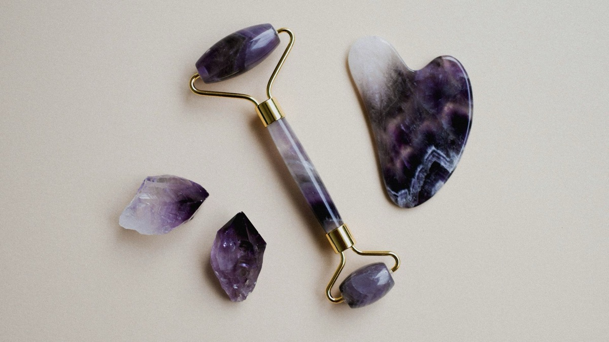 5 Reasons You Should Be Using A Gua Sha Stone