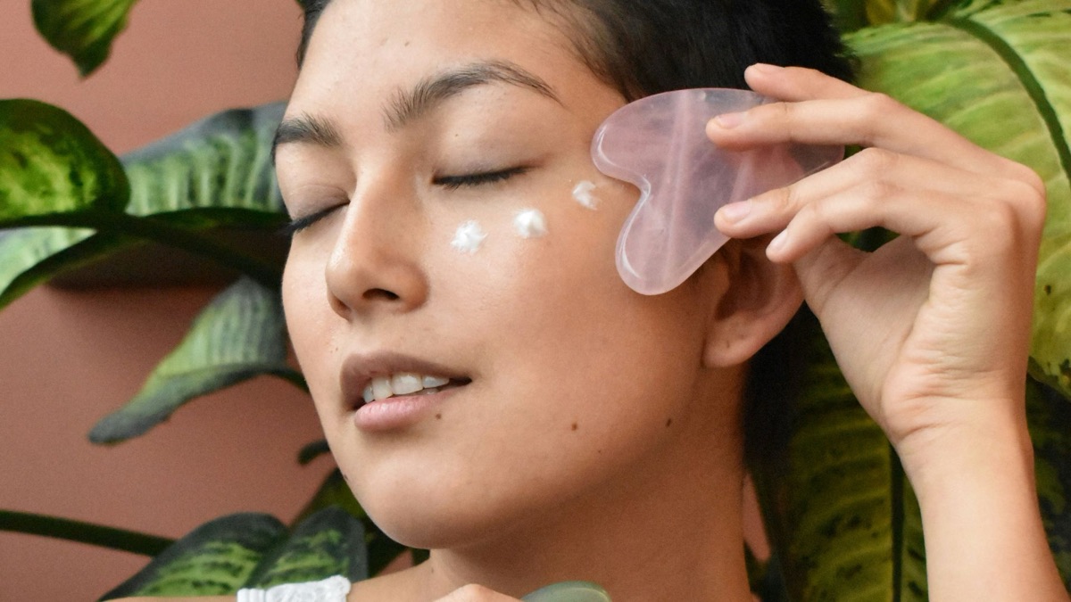 5 Reasons You Should Be Using A Gua Sha Stone